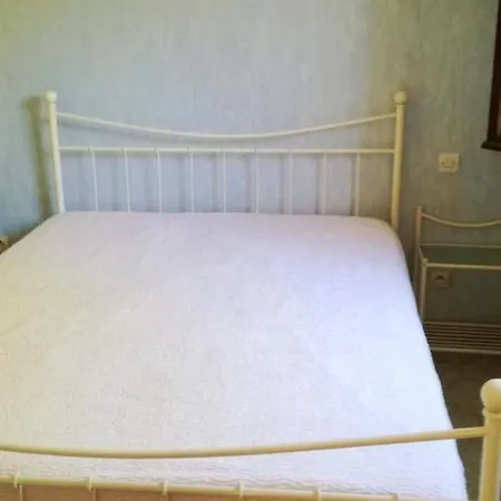 Appartement D'Une Chambre A Saint Laurent Des Arbres Avec Jardin Clos A 90 Km De La Plage