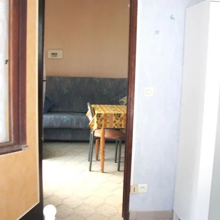 Apartmán Appartement D'Une Chambre A Saint Laurent Des Arbres Avec Jardin Clos A 90 Km De La Plage *